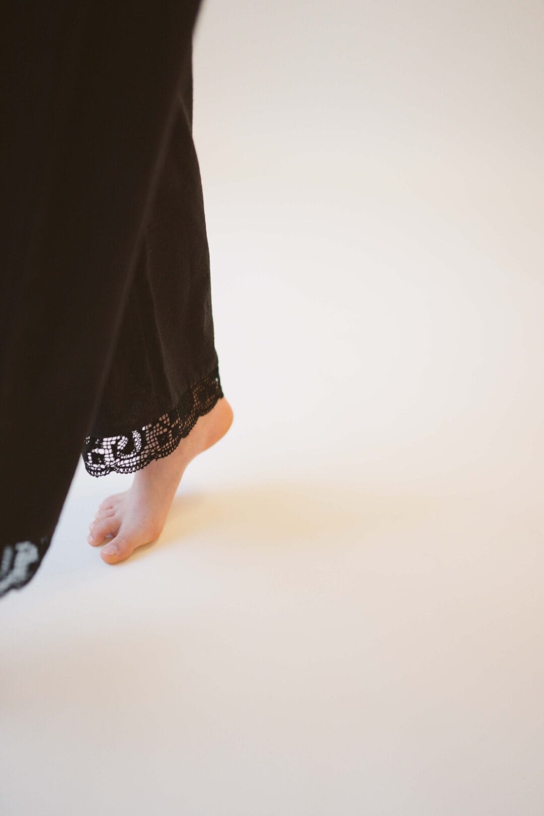 Pantaloni dantelați