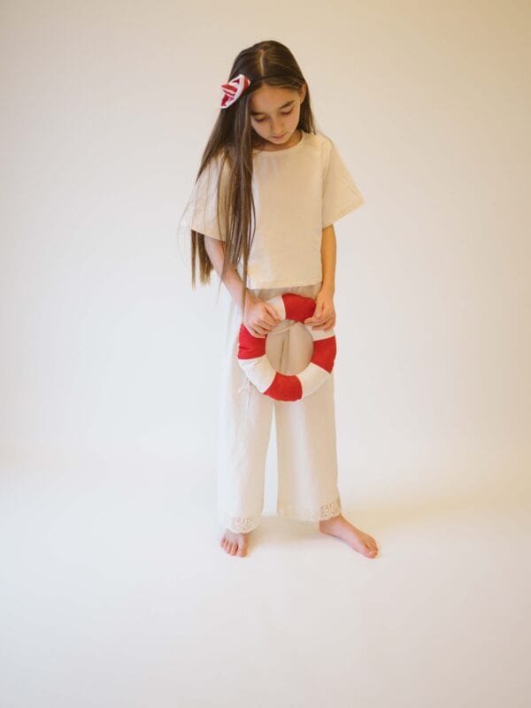 Pantaloni dantelați